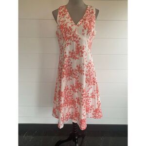 Tommy Hilfiger Women's Pink floral print on a white background size 8 NWOT